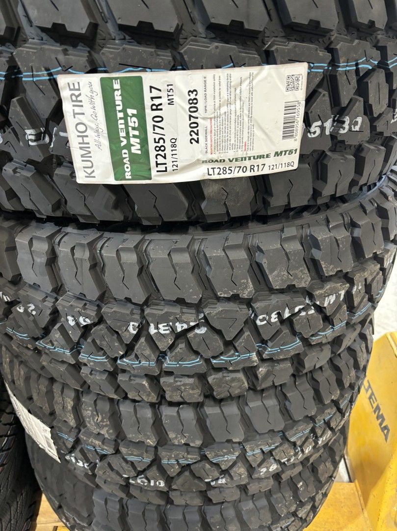 285/70R17 Kumho MT51 maastorenkaat 4kpl, UUDET