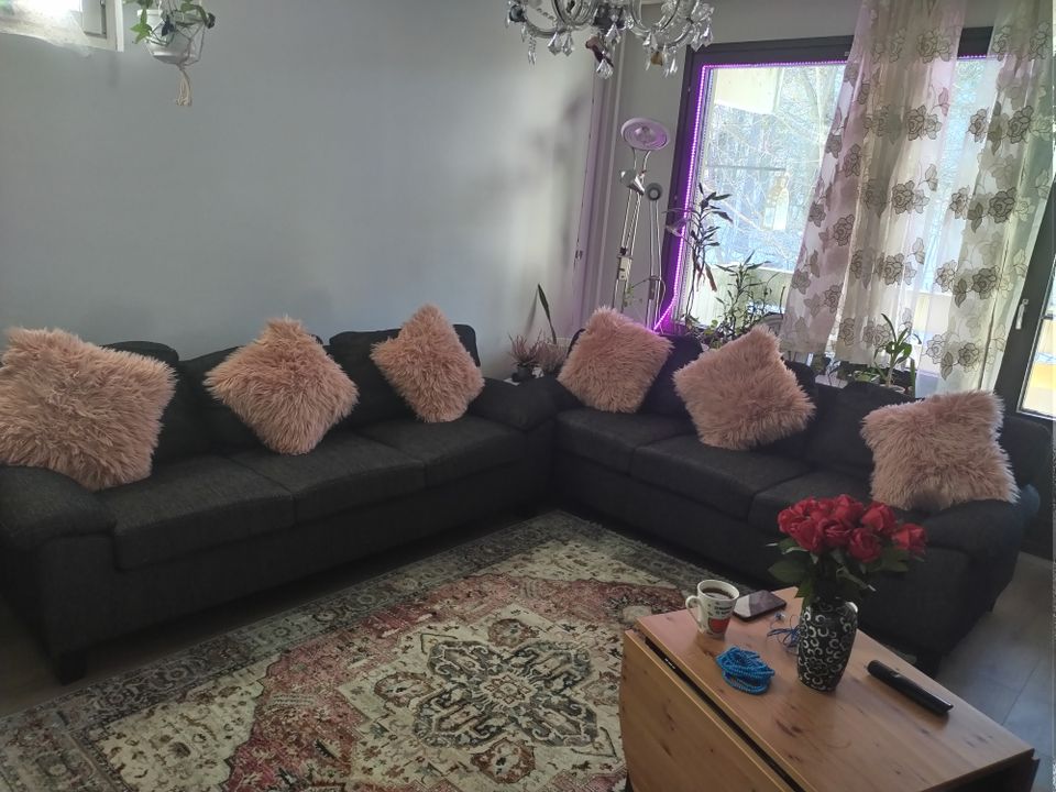 2 sohvaa