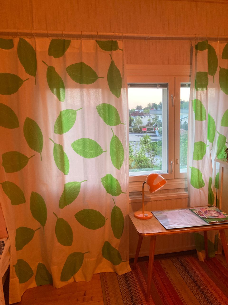 Marimekko kaksi pitkää verhoa