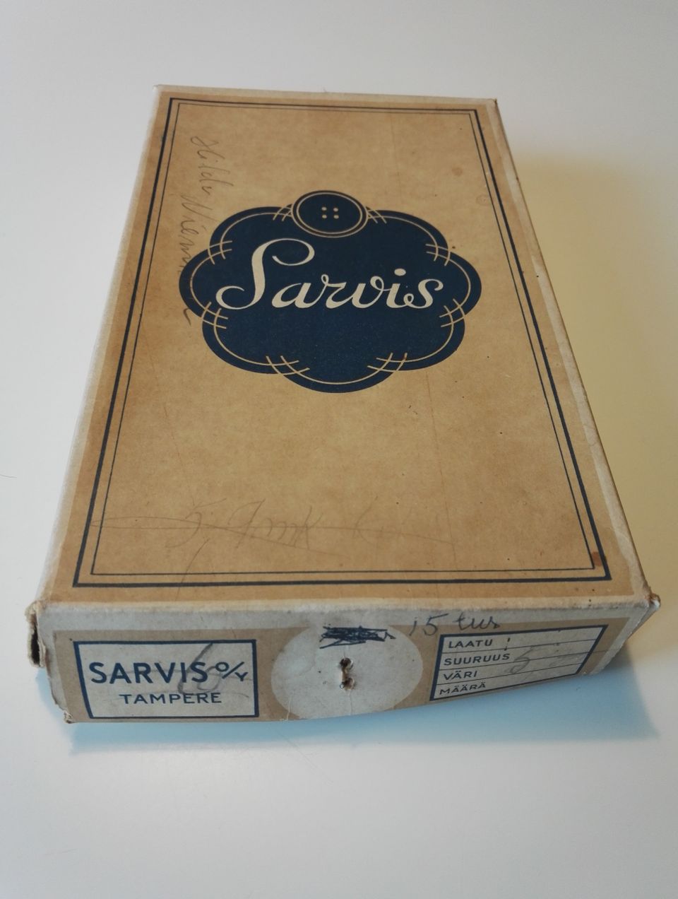 Laatikollinen vanhoja Sarvis nappeja (setti 1)