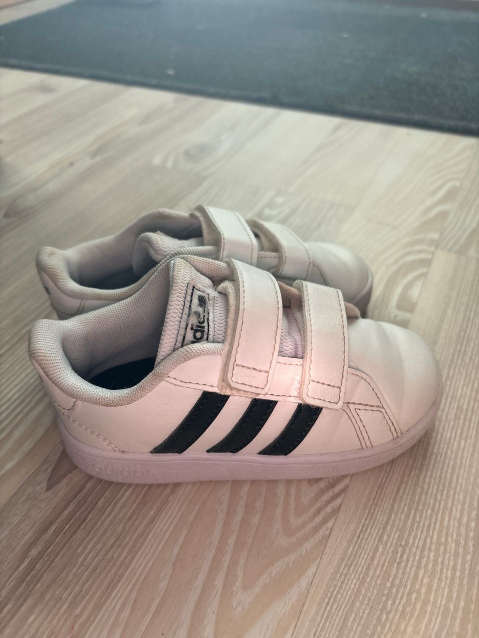 Adidas Superstar lasten lenkkärit