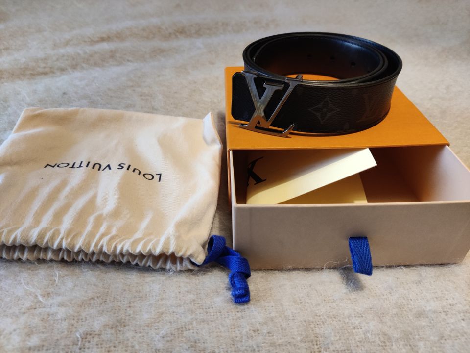 Louis Vuitton vyö Monogram Eclipse reversible 40mm  sz.95