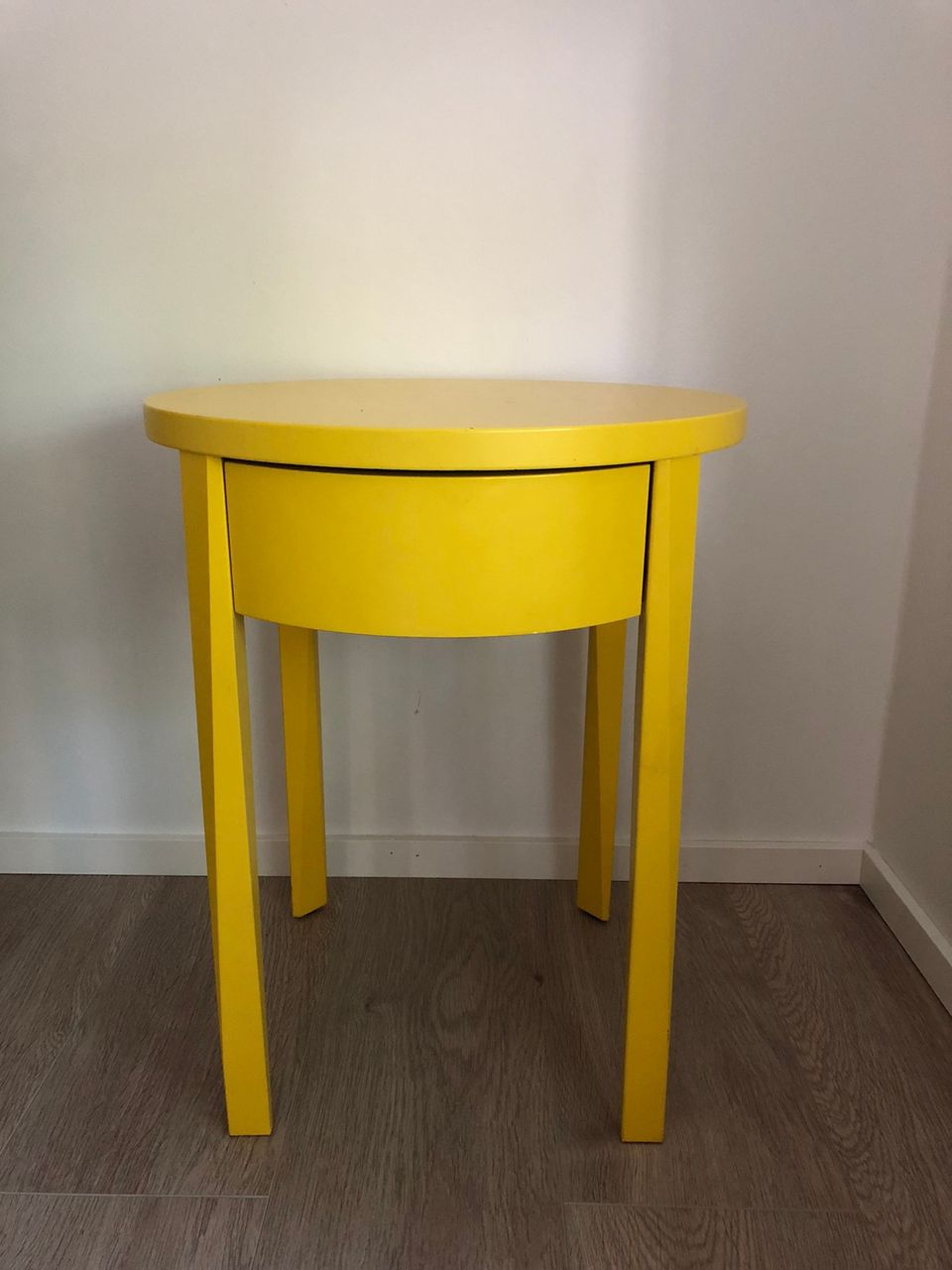 Ikea Stockholm keltainen pöytä