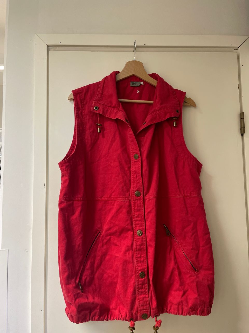Punainen paitaliivi, vintage