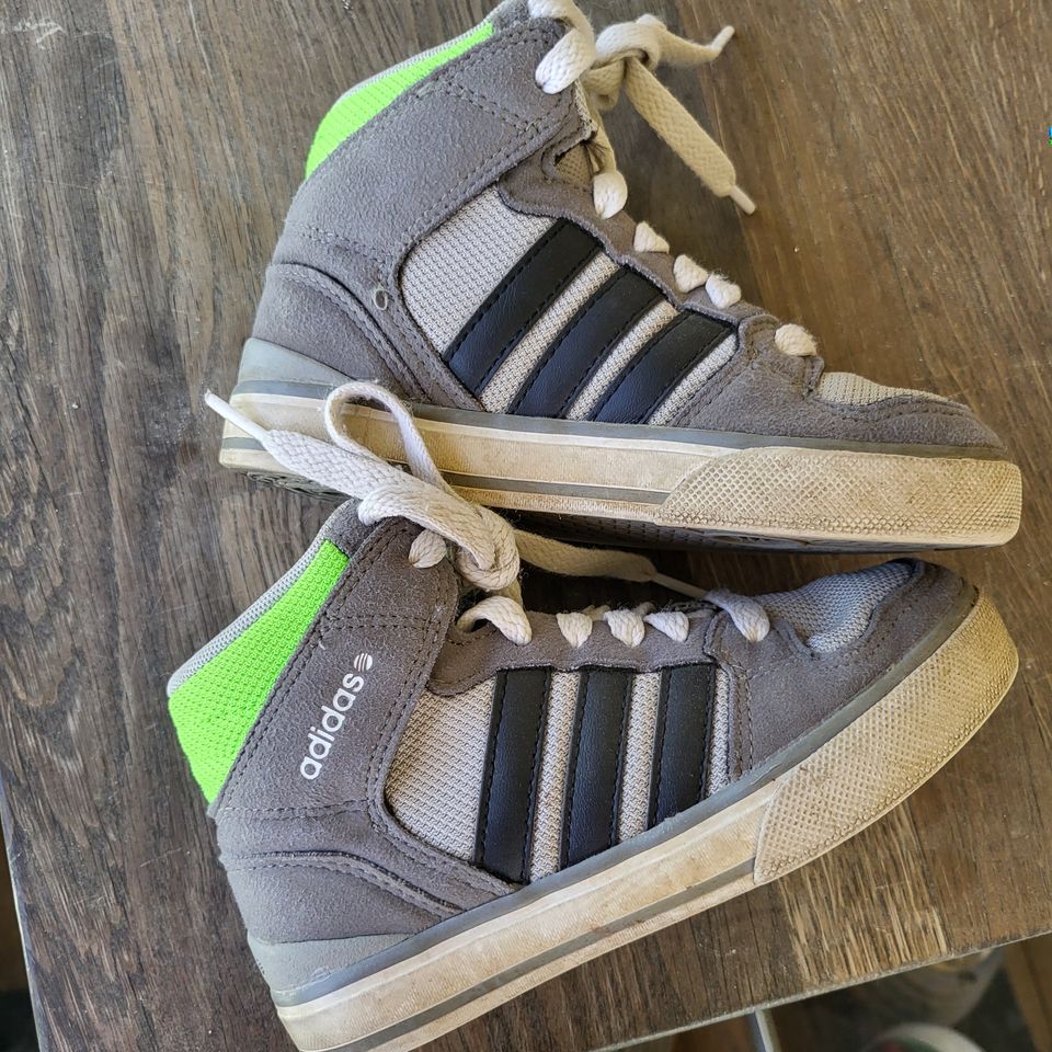 Adidas nauhakengät koko 30