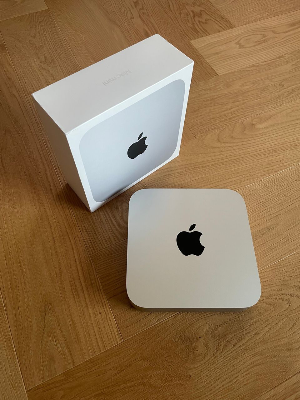 Apple Mac Mini M2 (2023) + Hagibis MC25-telakka