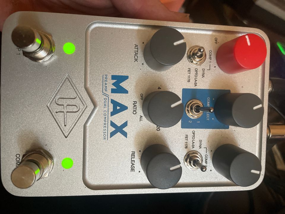 UA MAX preamp/dual stereo compressori ja EQ.