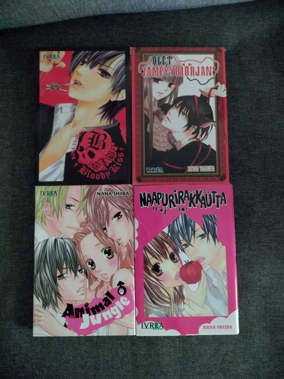 Manga pokkareita/kirjoja + Miku tyyny