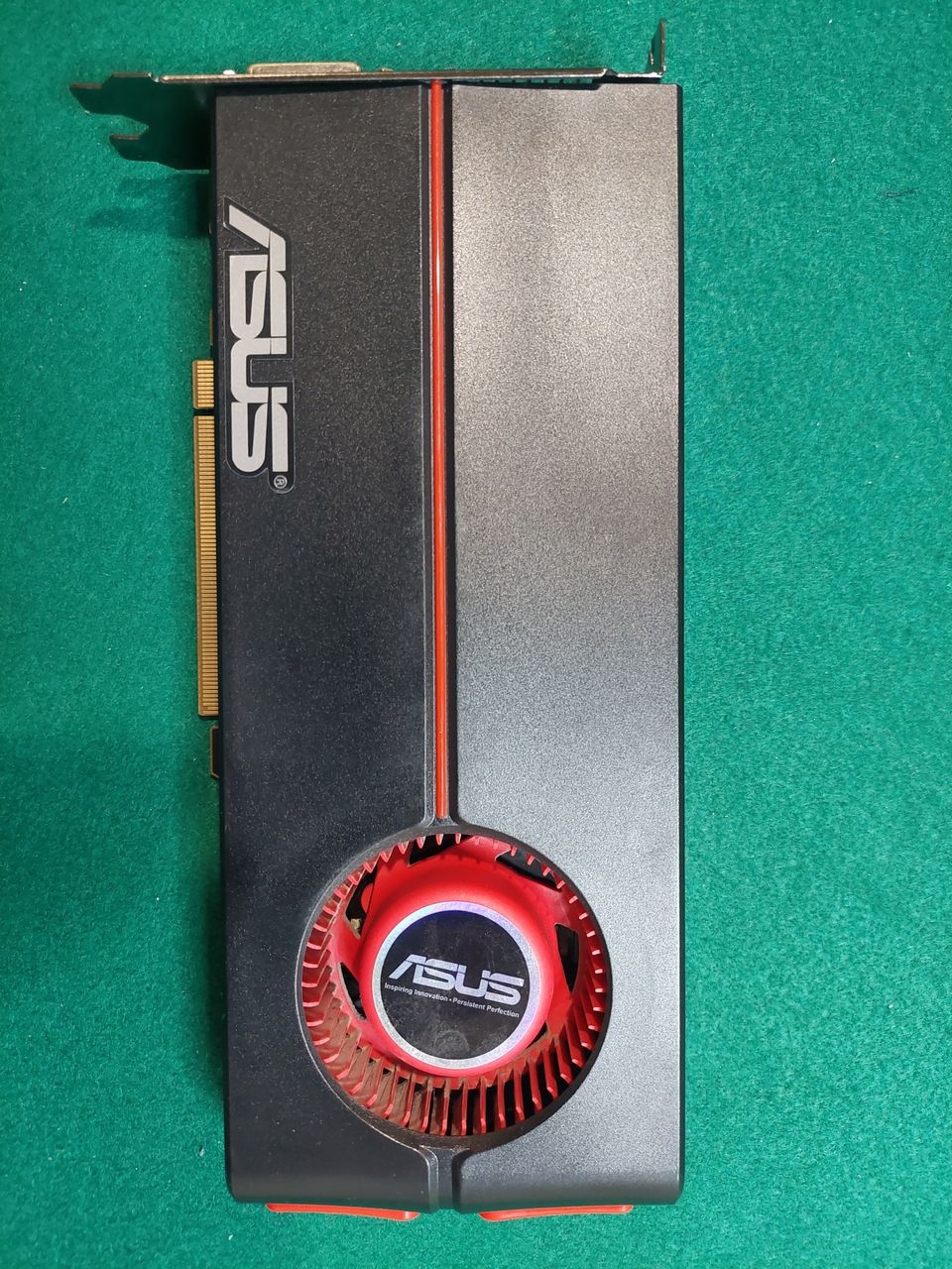 ASUS ATI Radeon HD 5850 1 Gb Näytönohjain