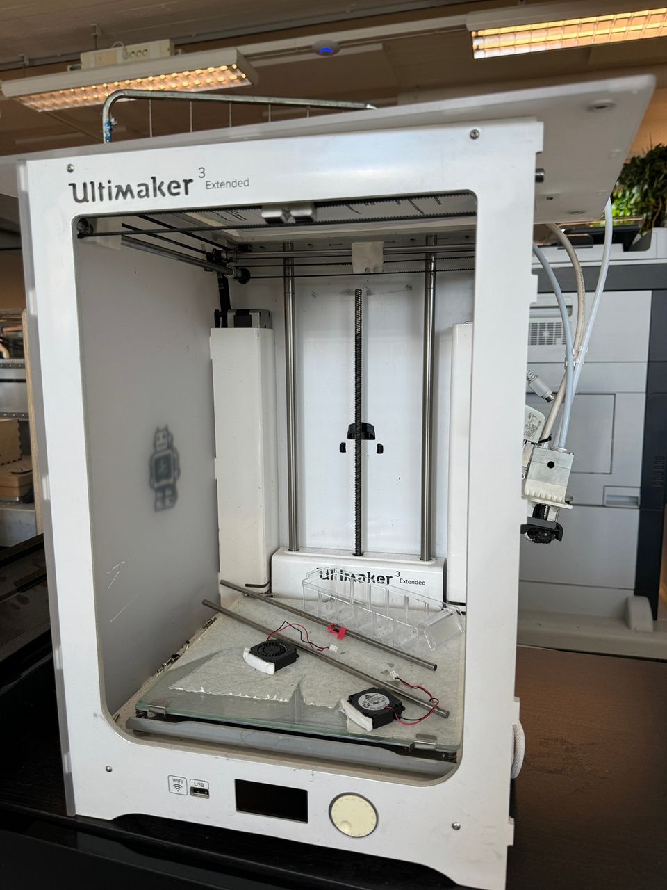 Ultimaker 3 varaosiksi (varattu)