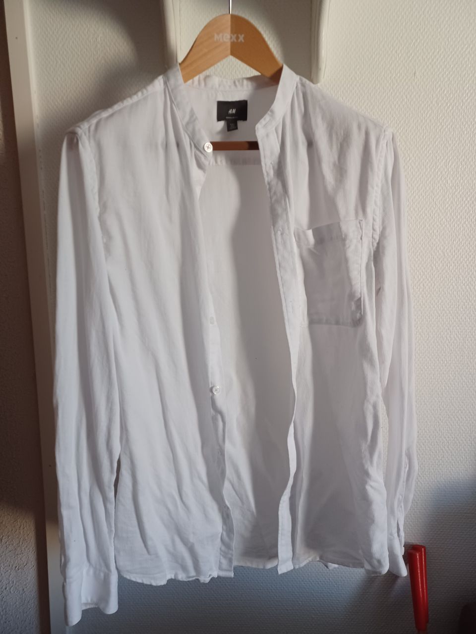 Poikien valkoinen pitkähihainen siisti paita S