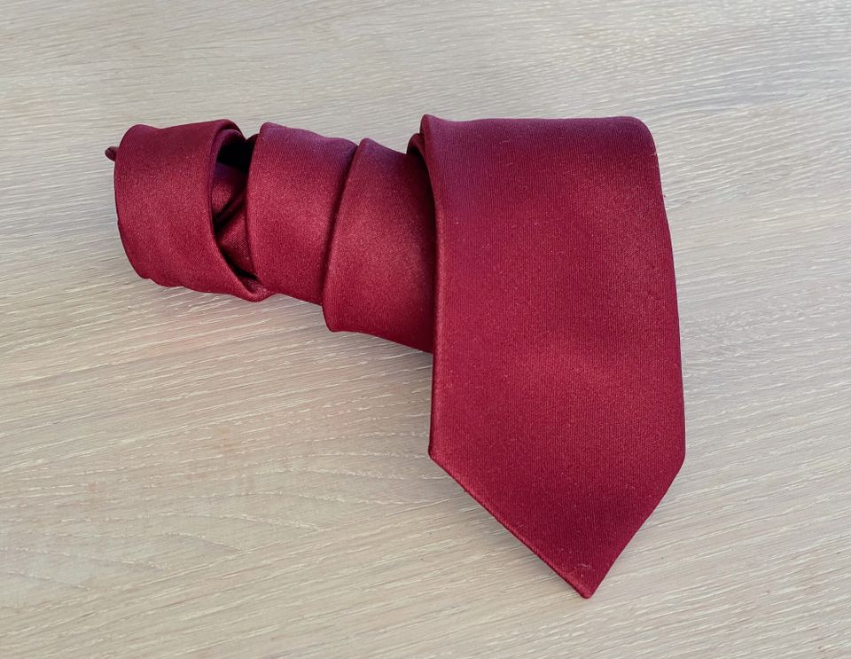 Punaine kapea vintage kravaatti Trevira