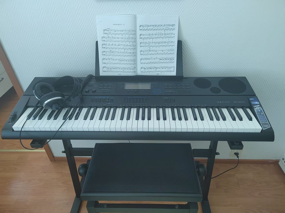 Kosketinsoitin Casio WK-6500 + lisätarvikkeet