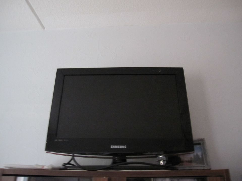 Samsung lsd-tv 22 tuumaa