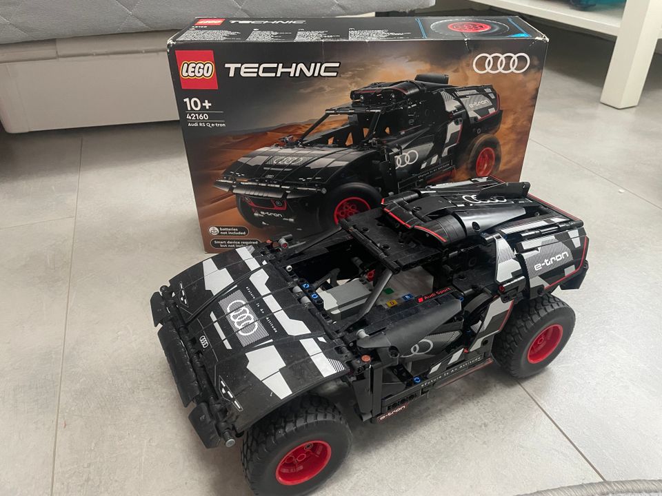 Lego 42160 Audi RS Q e-tron puhelimella ohjattava