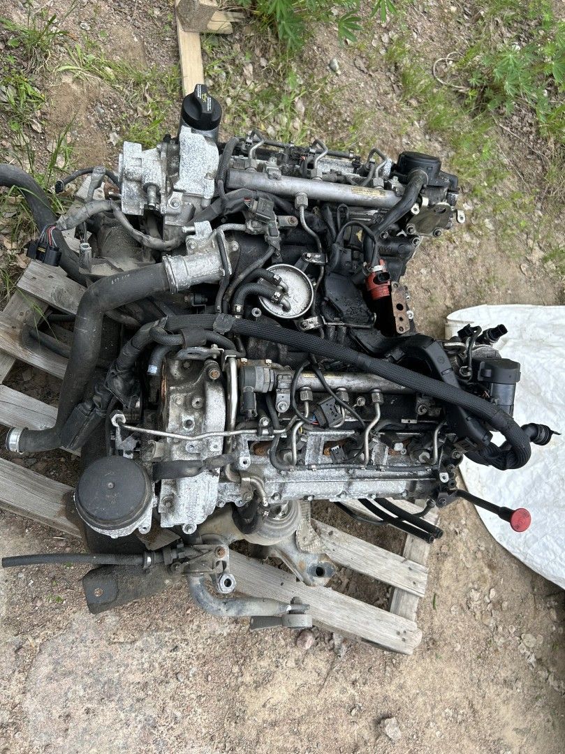 MB E W211 OM642 moottori