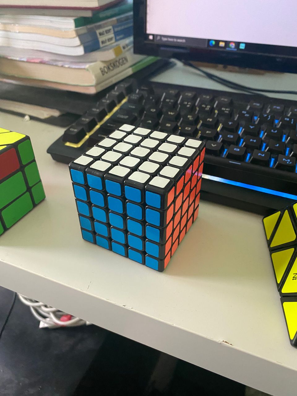 rubiikin kuutioita halvalla, 5x5. 7x7, fishercube, pyraminx, sauare 1