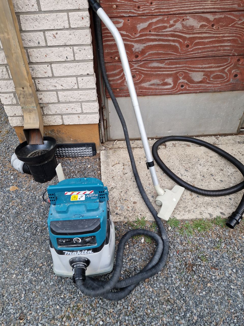 Makita hybridi imuri DVC151L