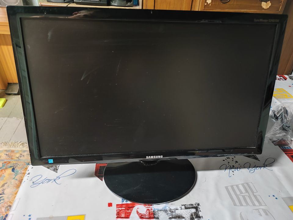 Samsung 24"