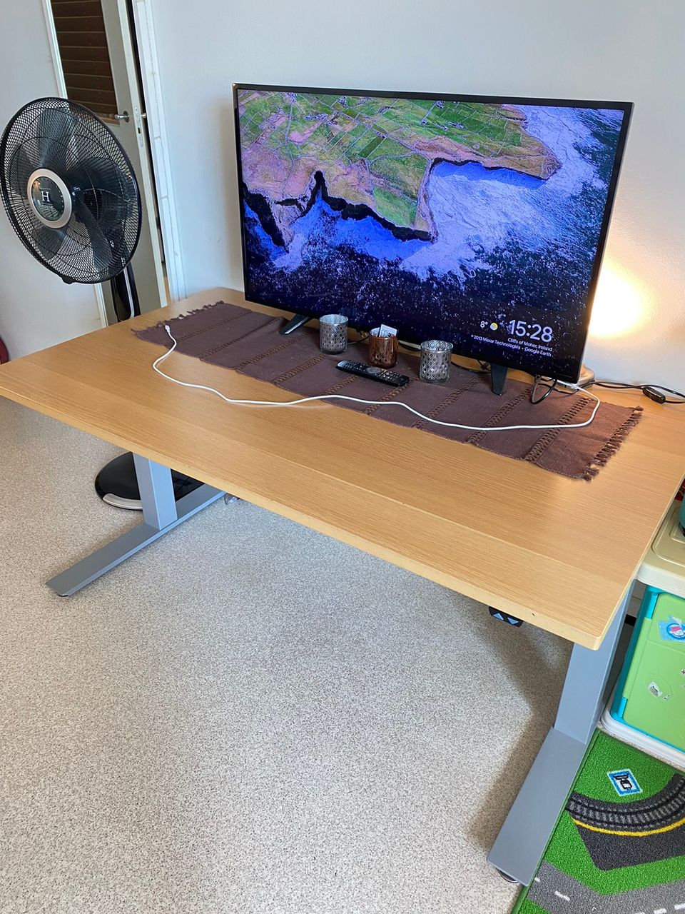 Good condition height adjustable desk