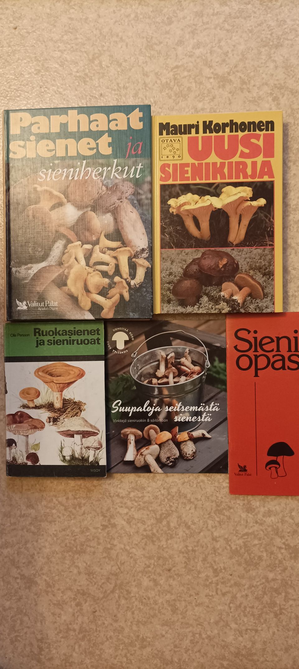 Sieni kirjat ja oppaat