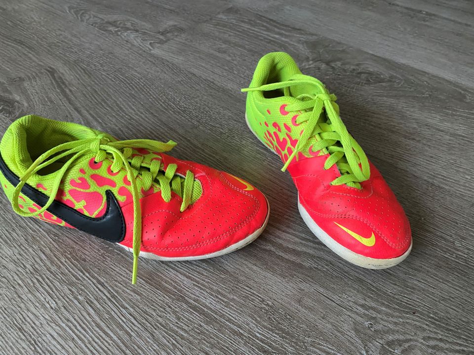 Nike Futsal sisäpelikengät koko 33 /20,5 cm