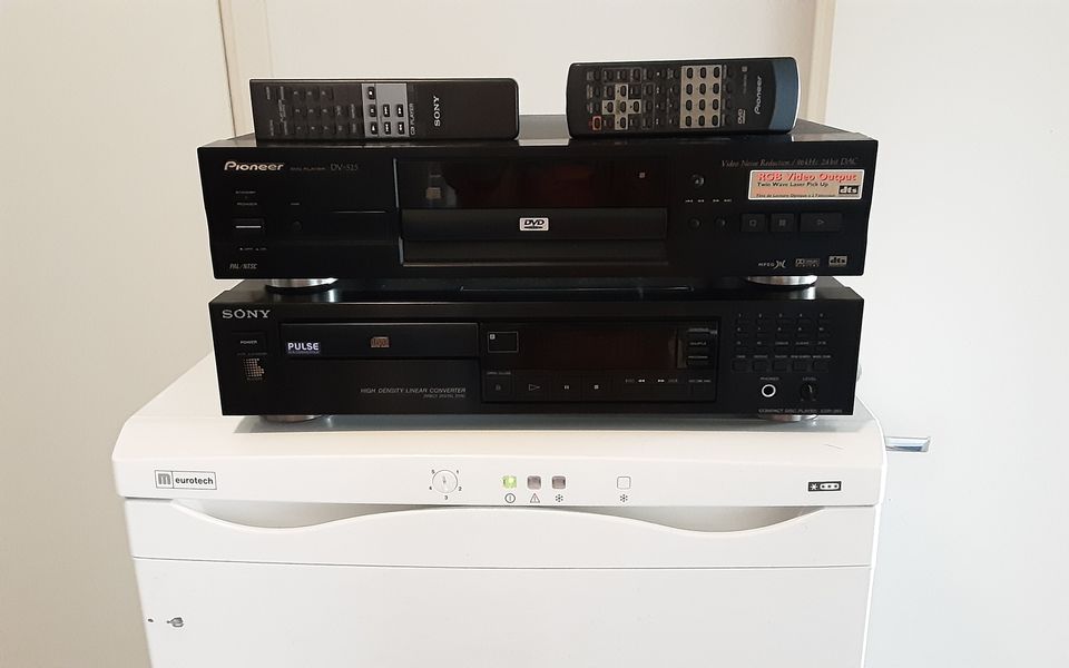 Pioneer dvd player dv-525  sony cdp-295