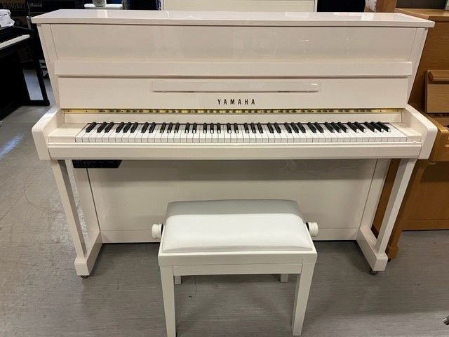 Yamaha B 2 SG 2 silent piano valkoinen kiiltävä käytetty