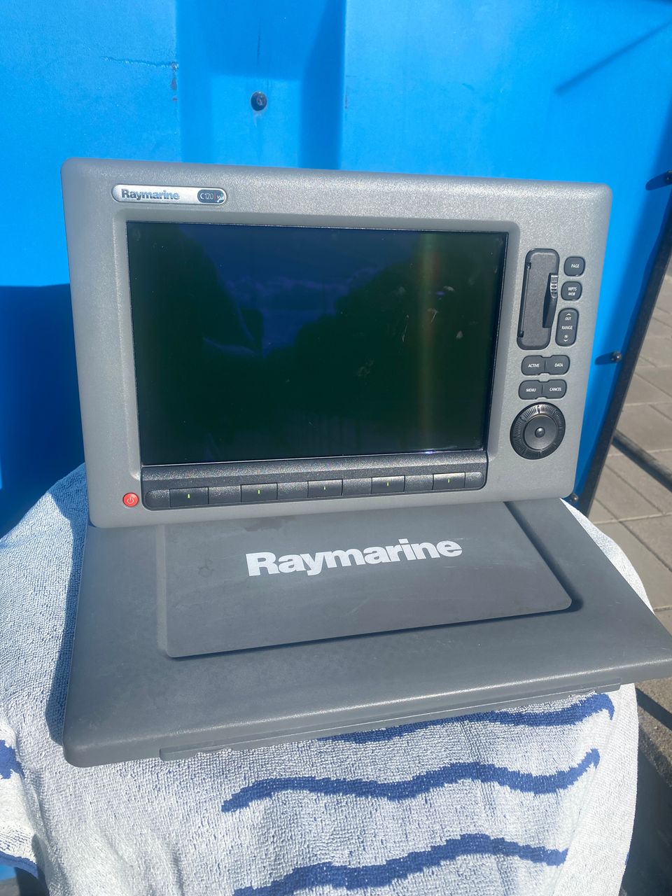 Raymarine C120W tutka-kaiku-kartta plotteri
