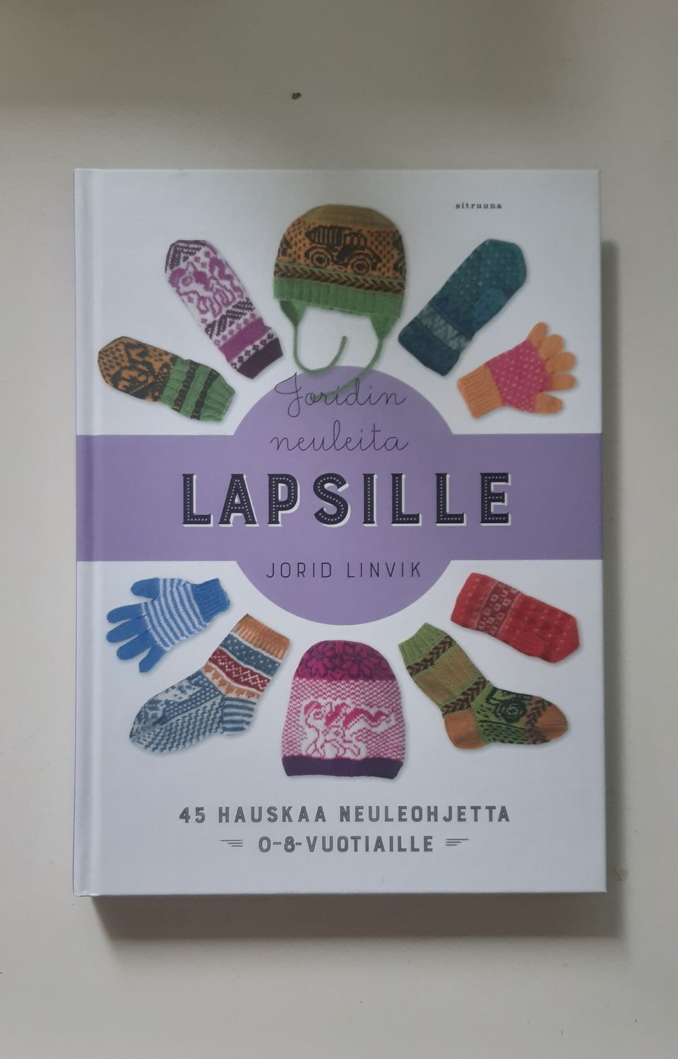 Neuleita lapsille -kirja