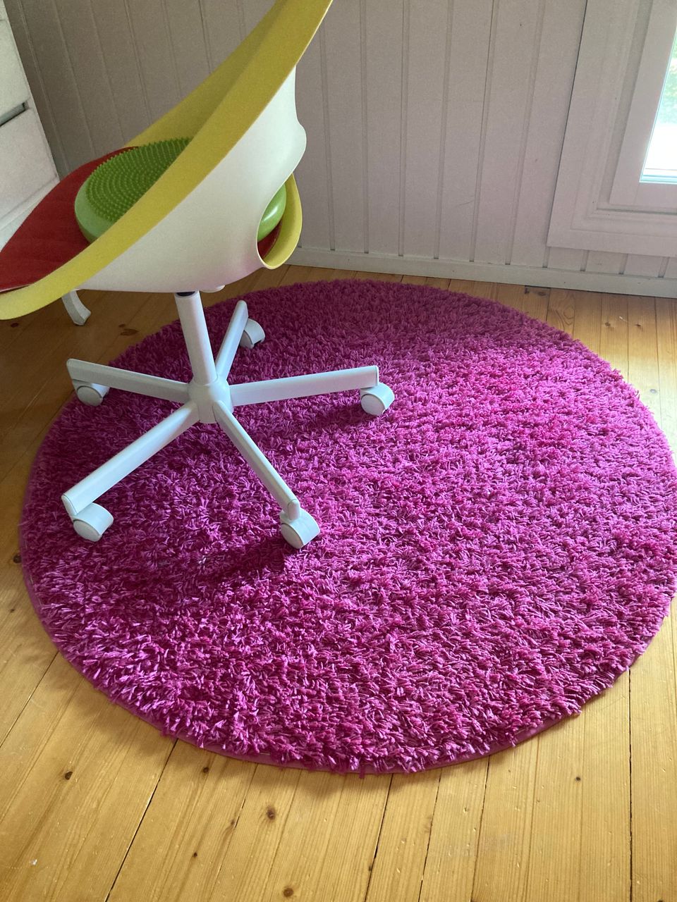 Pinkki pyöreä matto