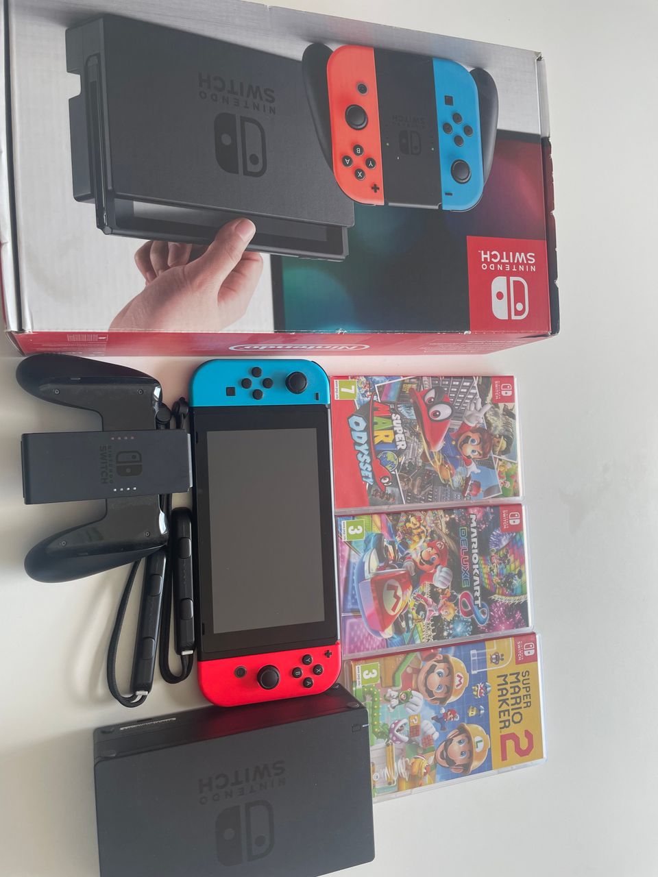 Nintendo Switch + 3 peliä
