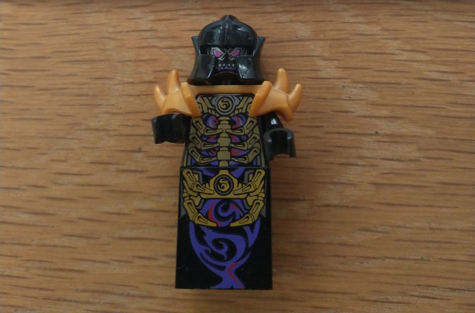 Overlord minifigu myyntiin