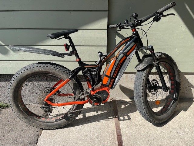 Tunturi eMax Rock Shox joustokeulalla