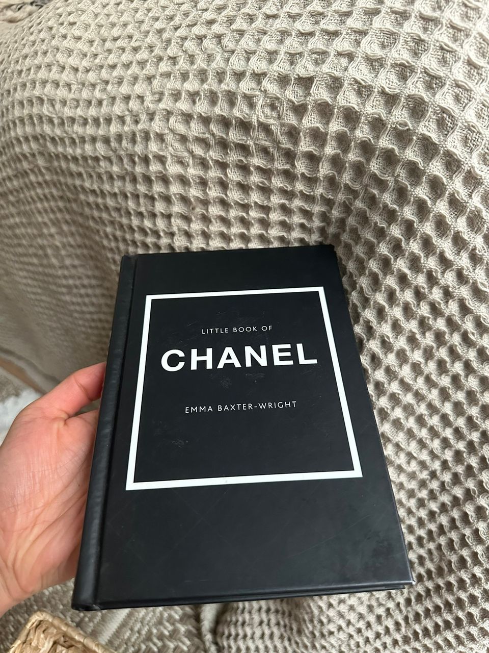 Chanel sisustuskirja