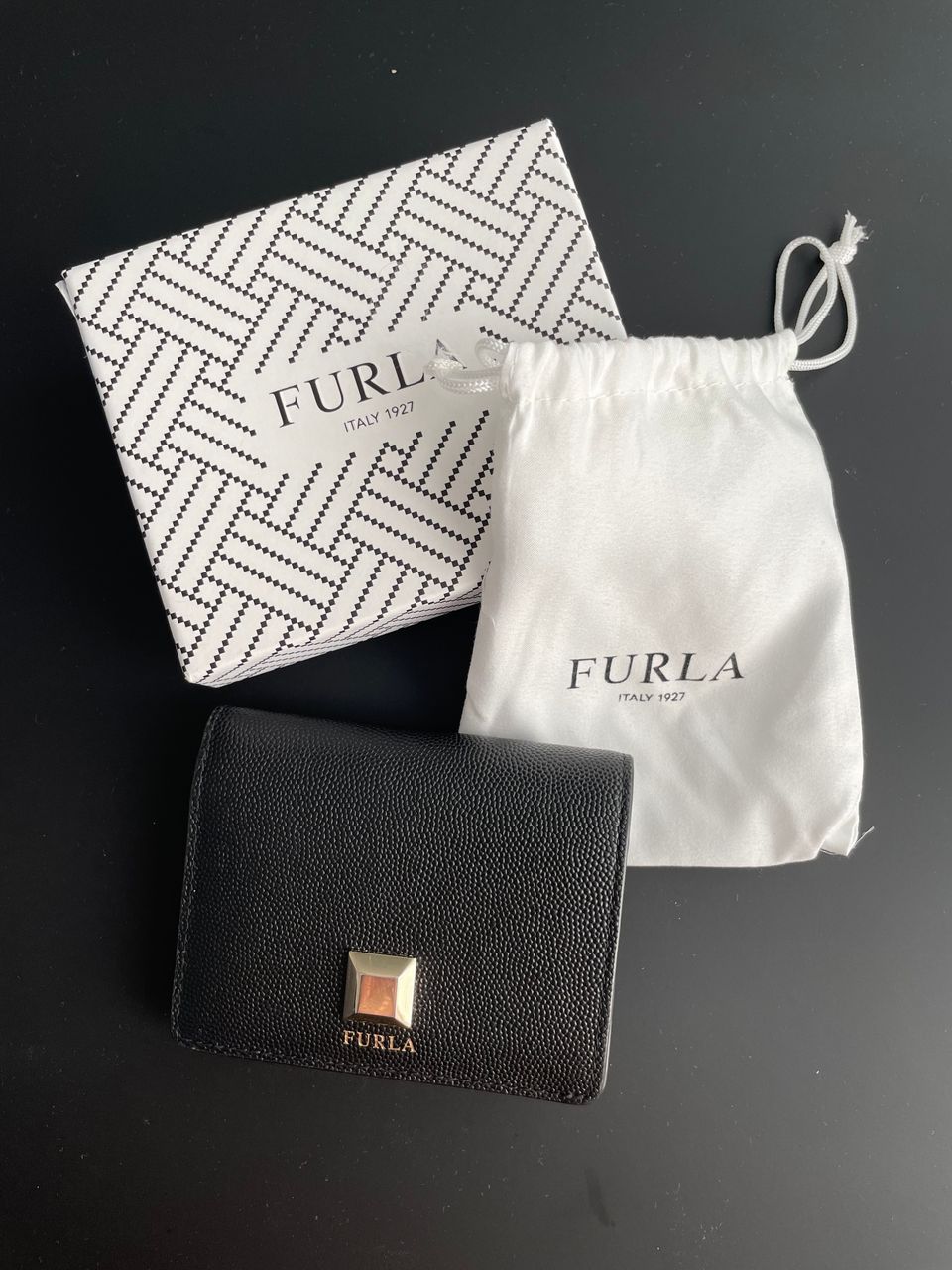 Furla lompakko