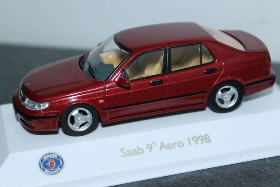 Saab 95 Aero 1998 1:43 metalli pienoismalli auto keräilyauto hieno kunto
