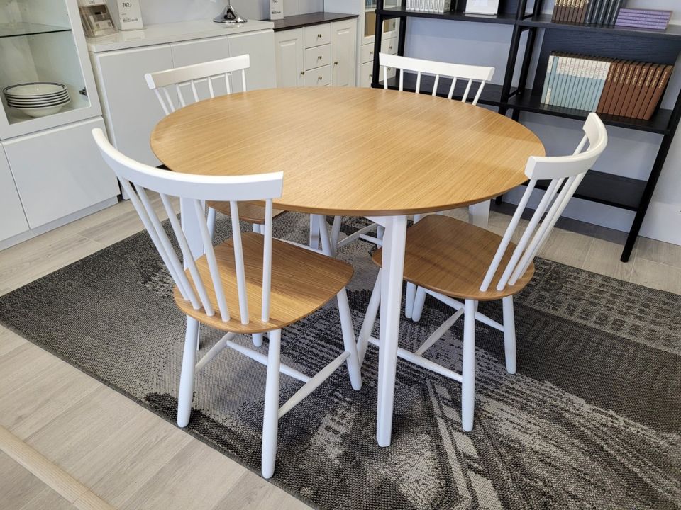 Pöytä + tuolit (Hannula)
