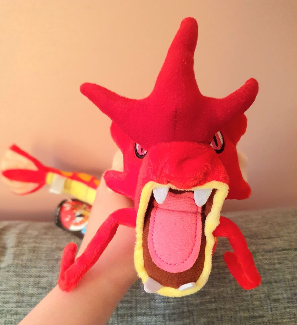 Shiny Gyarados -pehmolelu 57 cm