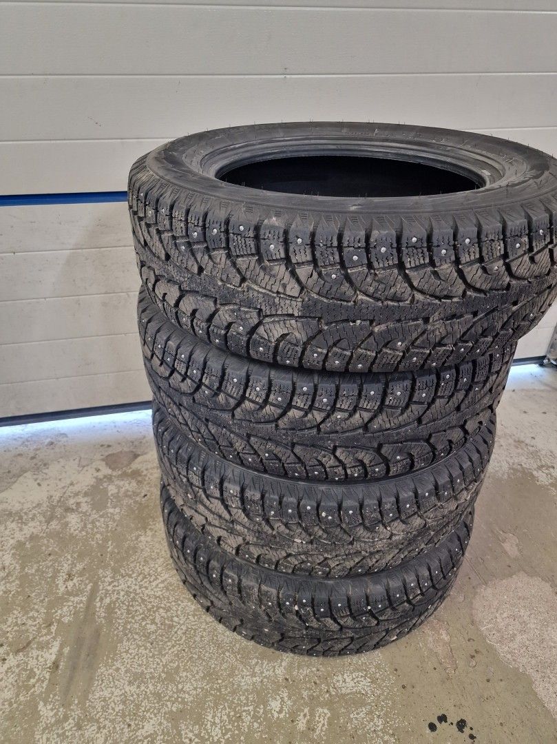 225/65R17 uudenveroiset hankook I*pike RW11