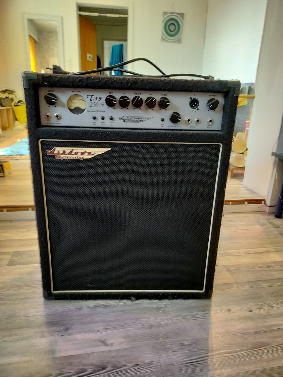 Bassovahvistin 250w Ashdown