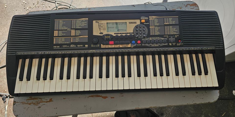 Yamaha psr-225