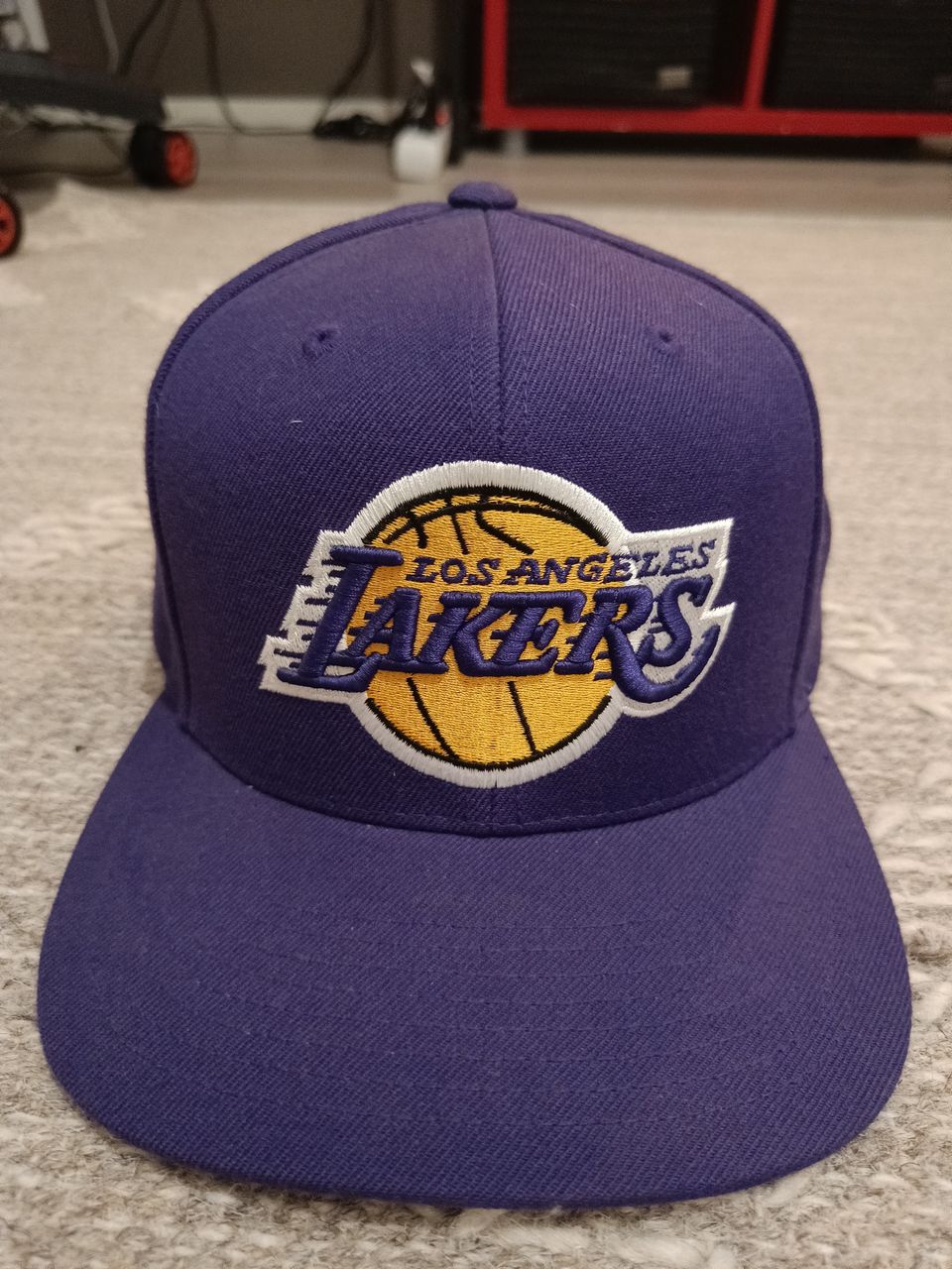 Lakers lippis säädettävä