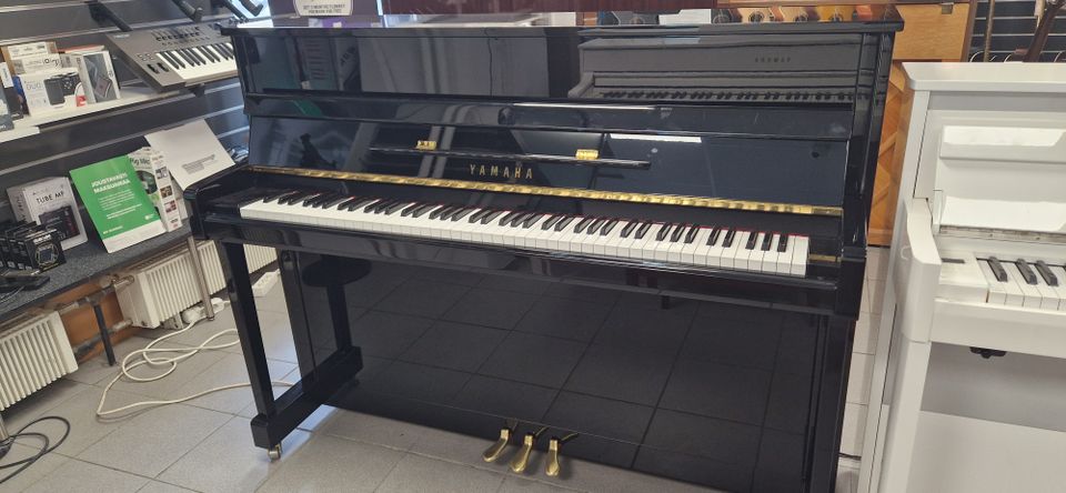 Yamaha B2PE piano