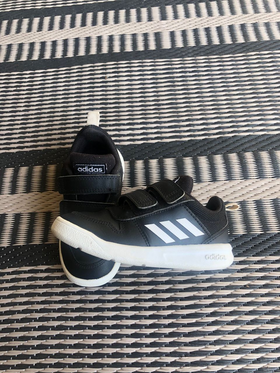 Adidas kengät