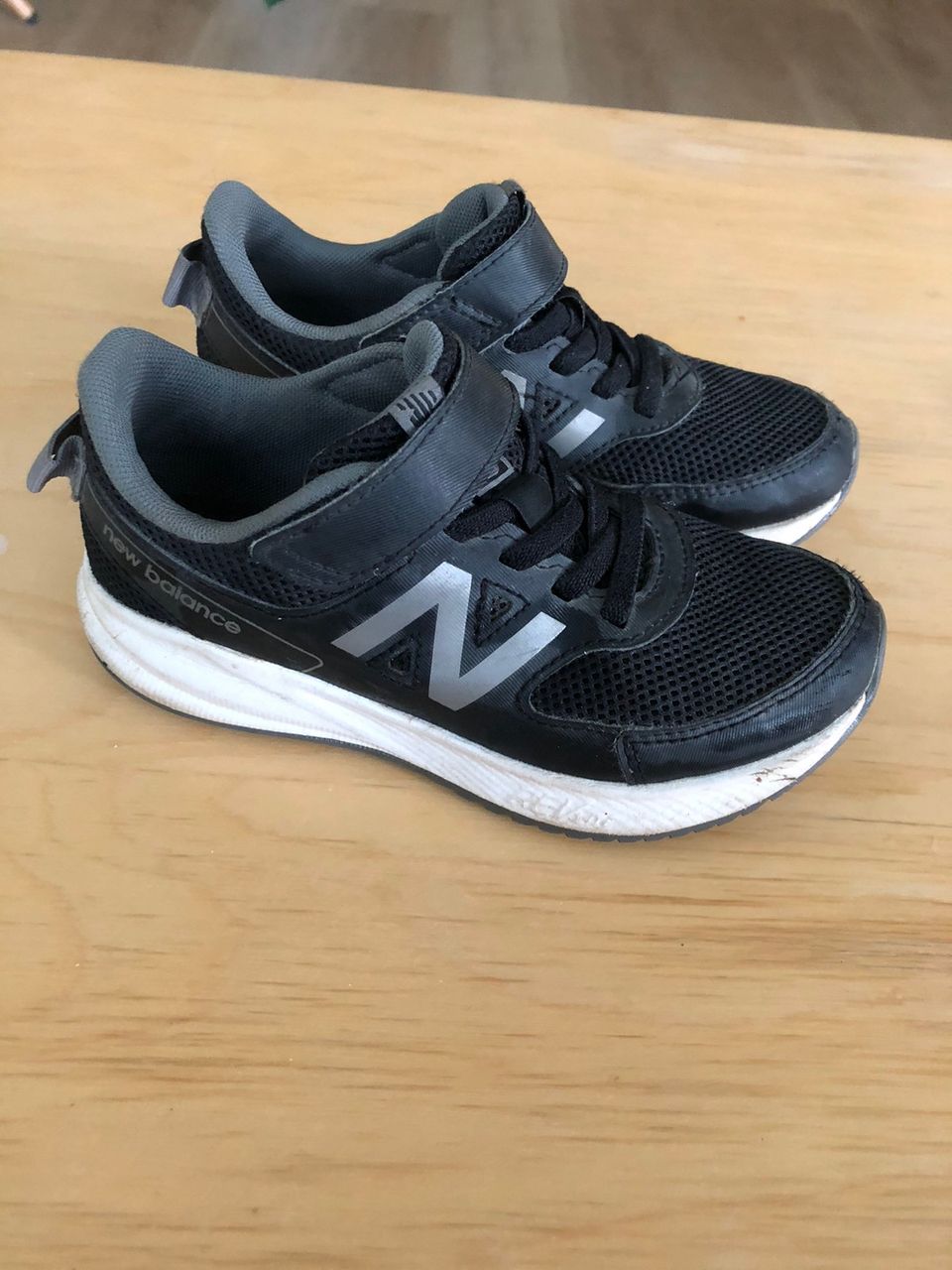 New balance lasten lenkkarit 30 musta