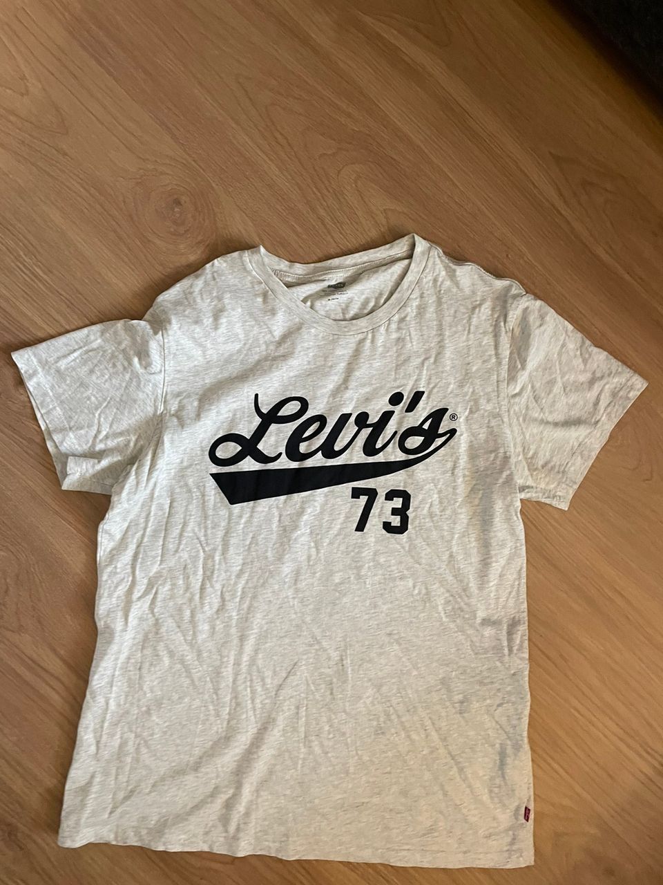 Levi's  t-paitoja