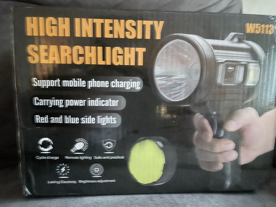 High intensity searchlight