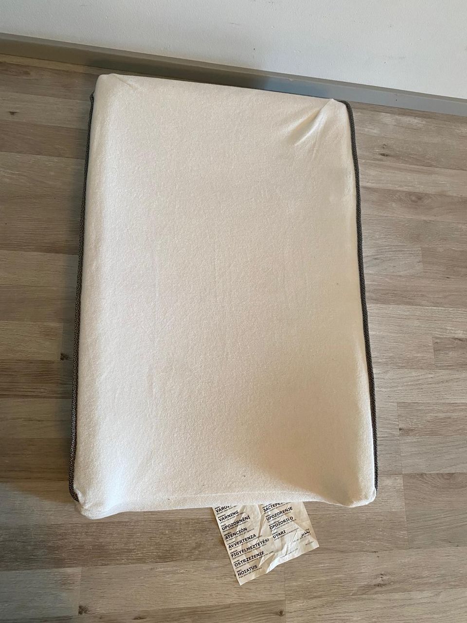 Ikea vädra hoitoalusta ja päällinen