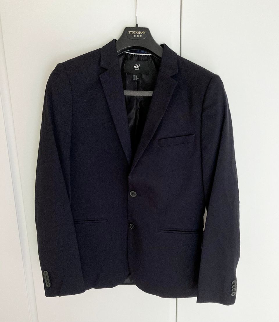 H&M tumman sininen miesten puku, Slim Fit, koko 48
